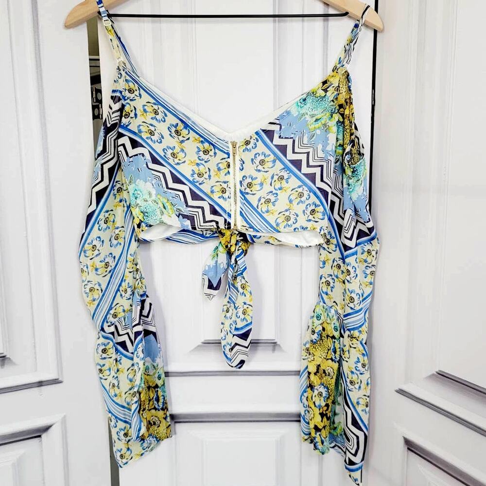 EUC AKIRA Floral Cropped Wrap Bell Sleeve Top - Small - Picture 1 of 13